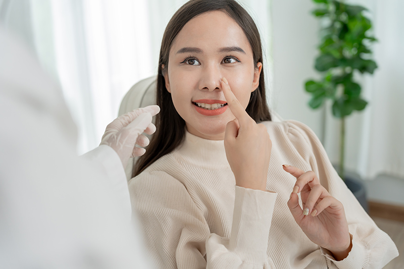 Woman consulting a plastic surgeon about a rhinoplasty procedure